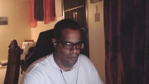 Snapshot of toni2814 chatting on 10/21/25, 02:12 Antonio online show from 10/21/25, 02:12