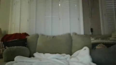 Snapshot of tonitones chatting on 04/11/26, 12:04 Honeys Snow Bunny online show from 04/11/26, 12:04