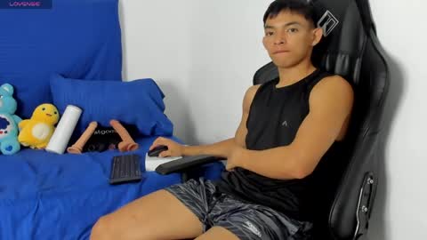 Snapshot of tonny_twink_ chatting on 05/18/26, 01:35 Tonny online show from 05/18/26, 01:35