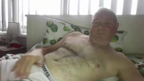 Snapshot of tony14712 chatting on 12/17/25, 09:15 tony14712 online show from 12/17/25, 09:15