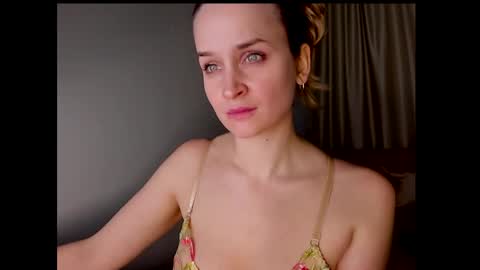 Snapshot of tony_and_alice chatting on 01/13/25, 09:20 Tony and Alice online show from 01/13/25, 09:20