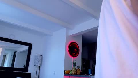 tony muscle1 online show from 10/25/25, 09:53