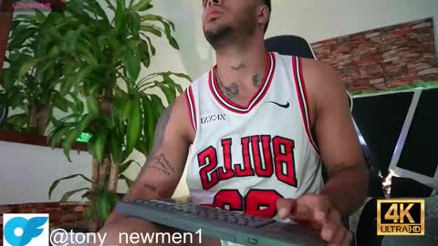 Snapshot of tony_newmen chatting on 12/12/24, 02:44 tony online show from 12/12/24, 02:44