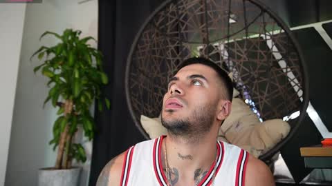 Snapshot of tony_newmen chatting on 01/14/25, 12:11 tony online show from 01/14/25, 12:11