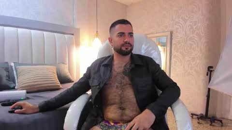 Snapshot of tonylatino_ chatting on 02/13/26, 01:18 Tony online show from 02/13/26, 01:18