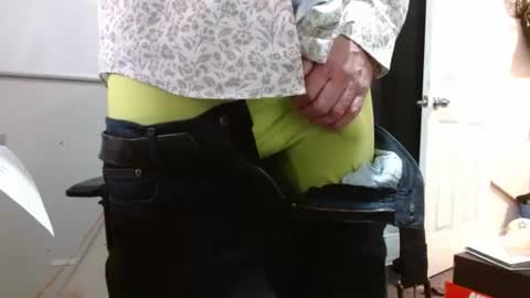 Snapshot of tonytonytony3001 chatting on 01/04/25, 06:09 tonytonytony3001 online show from 01/04/25, 06:09