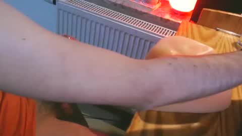 toohugeandstonedxoxo online show from 09/12/25, 11:04