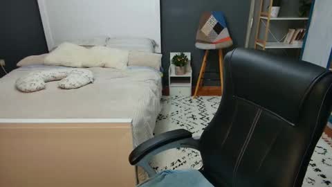 Snapshot of toplegs chatting on 10/01/25, 08:48 Anda online show from 10/01/25, 08:48