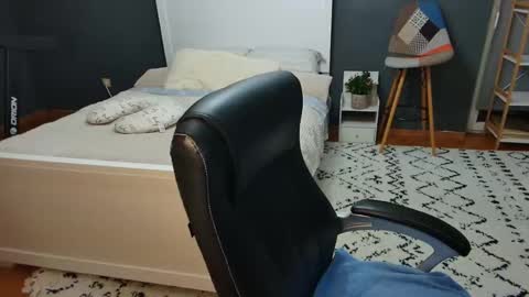 Snapshot of toplegs chatting on 10/03/25, 08:17 Anda online show from 10/03/25, 08:17