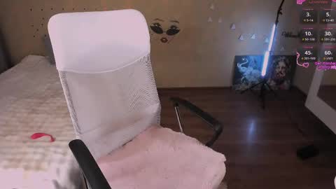 tori93_ online show from 05/17/26, 01:18