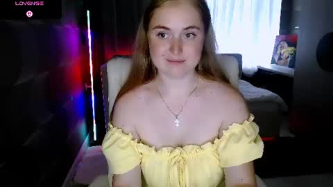 Snapshot of tori_blond chatting on 06/26/26, 06:40 tori_blond online show from 06/26/26, 06:40