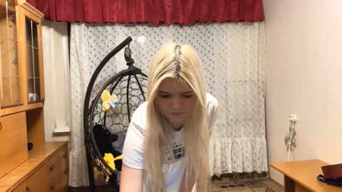 Snapshot of torriperno chatting on 12/01/25, 01:27 Lina online show from 12/01/25, 01:27