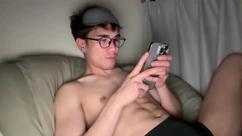 Snapshot of toshikaro0 chatting on 03/12/25, 05:49 Karo online show from 03/12/25, 05:49