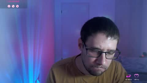 Snapshot of totoclown chatting on 10/29/25, 02:25 Thomas online show from 10/29/25, 02:25