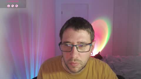 Snapshot of totoclown chatting on 10/30/25, 02:13 Thomas online show from 10/30/25, 02:13