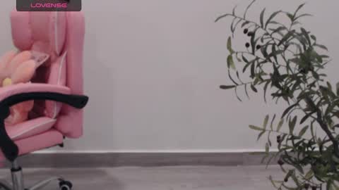 Snapshot of totoro_09 chatting on 09/08/25, 03:22 Angelina online show from 09/08/25, 03:22