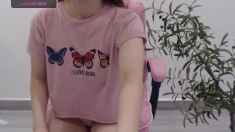 Snapshot of totoro_09 chatting on 09/10/25, 04:18 Angelina online show from 09/10/25, 04:18