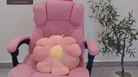 Snapshot of totoro_09 chatting on 09/16/25, 01:56 Angelina online show from 09/16/25, 01:56