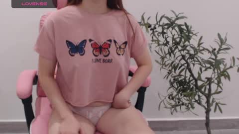 Snapshot of totoro_09 chatting on 09/25/25, 08:18 Angelina online show from 09/25/25, 08:18