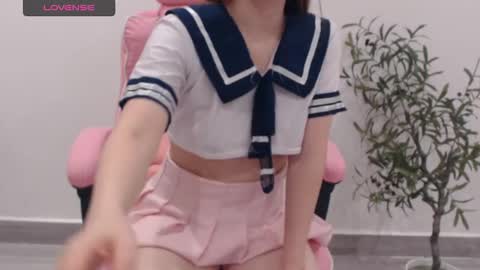 Snapshot of totoro_09 chatting on 09/27/25, 04:06 Angelina online show from 09/27/25, 04:06