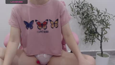 Snapshot of totoro_09 chatting on 10/12/25, 07:40 Angelina online show from 10/12/25, 07:40