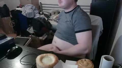 Snapshot of totox1989 chatting on 12/16/24, 06:53 Totox online show from 12/16/24, 06:53