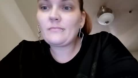 Snapshot of toxiclilly chatting on 04/02/26, 06:05 Lilly Miss Mistress Goddess Maam Queen Boss online show from 04/02/26, 06:05