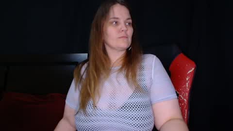 Snapshot of toxiclilly chatting on 04/17/26, 05:27 Lilly Miss Mistress Goddess Maam Queen Boss online show from 04/17/26, 05:27