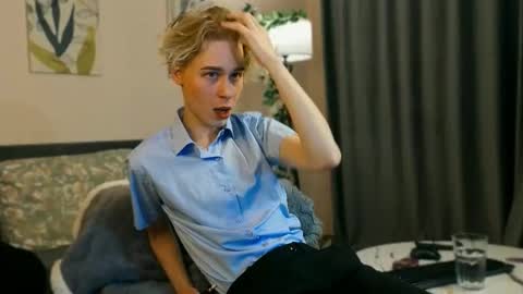 Max online show from 11/23/25, 01:00