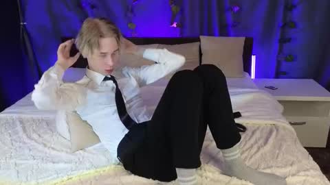 Max online show from 11/25/25, 01:22