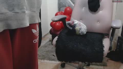 Snapshot of toxxxic_cams chatting on 05/18/26, 07:03 toxca69 online show from 05/18/26, 07:03