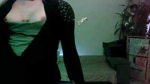 Snapshot of toyboybitchslut chatting on 07/16/26, 02:50 Patrizia online show from 07/16/26, 02:50
