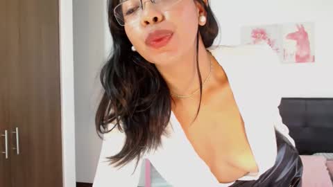 Snapshot of traci_lords20 chatting on 12/16/25, 01:49 Traci online show from 12/16/25, 01:49