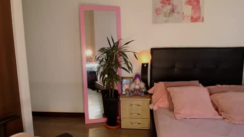 Snapshot of traci_lords20 chatting on 12/18/25, 11:49 Traci online show from 12/18/25, 11:49