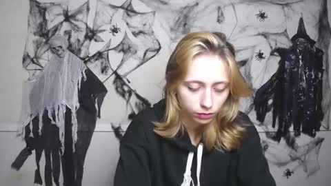 TracyLeeBB online show from 11/15/25, 12:02