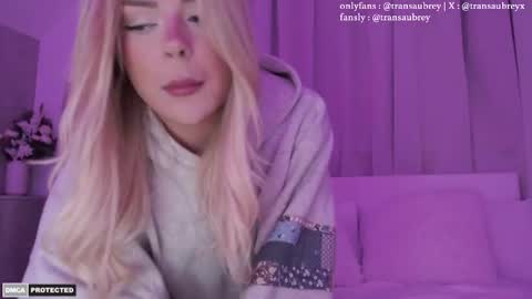 aubrey 3 online show from 11/17/25, 08:03