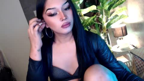 Snapshot of transbadassx chatting on 12/13/24, 04:43 CLEOPATHRA online show from 12/13/24, 04:43
