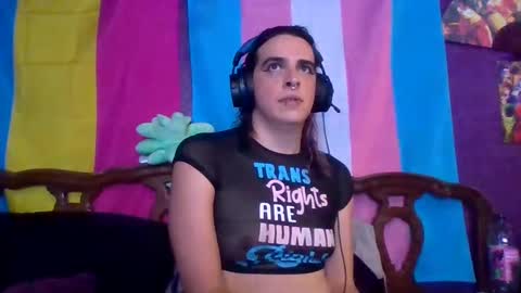 Snapshot of transgurlrobin chatting on 11/19/25, 02:00 Mugiwararobin1 online show from 11/19/25, 02:00