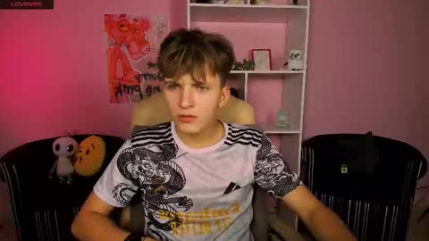 Snapshot of travis_wolf_ chatting on 09/08/25, 07:13 Travis online show from 09/08/25, 07:13