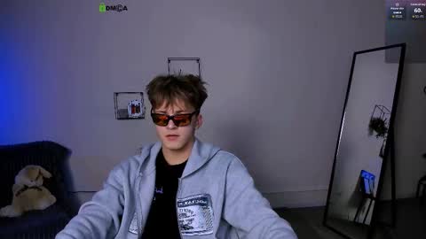 Snapshot of travis_wolf_ chatting on 09/15/25, 07:25 Travis online show from 09/15/25, 07:25