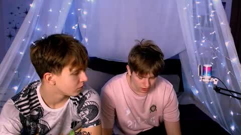 Snapshot of travis_wolf_ chatting on 10/01/25, 07:42 Travis online show from 10/01/25, 07:42