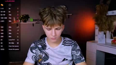 Snapshot of travis_wolf_ chatting on 10/08/25, 07:11 Travis online show from 10/08/25, 07:11