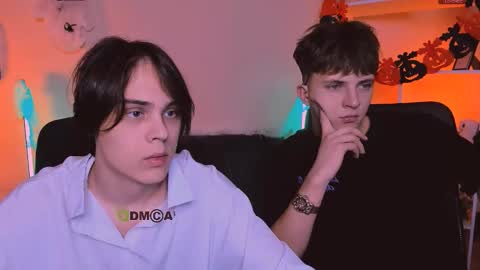 Snapshot of travis_wolf_ chatting on 10/26/25, 07:42 Travis online show from 10/26/25, 07:42