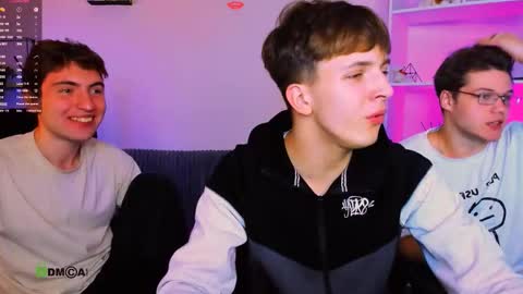 Snapshot of travis_wolf_ chatting on 11/13/25, 08:19 Travis online show from 11/13/25, 08:19