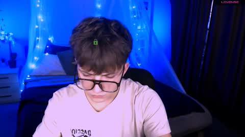 Snapshot of travis_wolf_ chatting on 11/24/25, 07:57 Travis online show from 11/24/25, 07:57