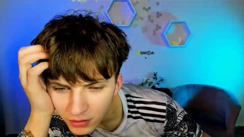 Snapshot of travis_wolf_ chatting on 12/03/25, 08:07 Travis online show from 12/03/25, 08:07