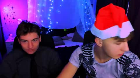 Snapshot of travis_wolf_ chatting on 12/14/25, 08:13 Travis online show from 12/14/25, 08:13