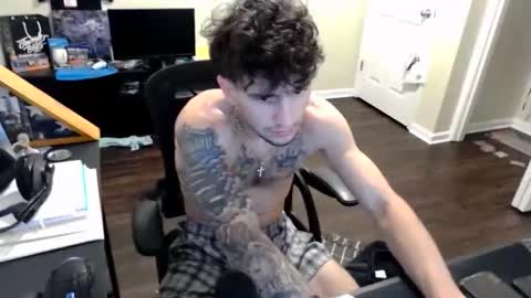 Trav online show from 11/19/25, 04:45