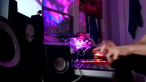 travism211 online show from 11/27/25, 06:43