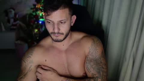 Snapshot of travissholden chatting on 12/18/24, 04:31 TRAVISS HOLDEN online show from 12/18/24, 04:31